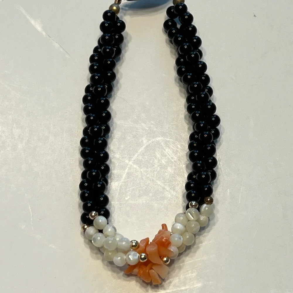 VINTAGE GENUINE CORAL & ONYX BEAD 16.5